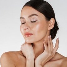 Dose Hollywood do Roacutan: microdose para rejuvenescer a pele vale a pena? - Freepik