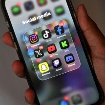 Justiça condena Meta e YouTube por danos à saúde mental - AFP