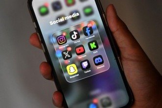 Justiça americana decidiu que redes sociais prejudicaram saúde mental de jovem -  (crédito: AFP)