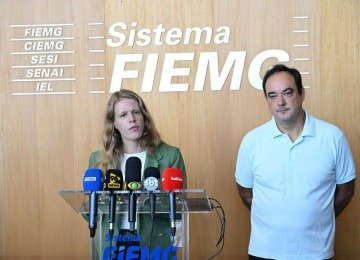 Venda foi conclu&iacute;da com a presen&ccedil;a de Fl&aacute;vio Roscoe, presidente da Fiemg, e de Lu&iacute;sa Barreto, diretora-presidente da Codemge -  (crédito: Fiemg/Divulga&ccedil;&atilde;o)
