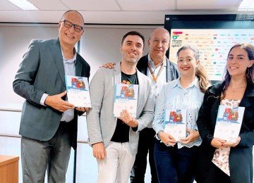 Reinaldo Bulgarelli (Fórum de Empresas e Direitos LGBTI+), Léo
Drummond (Diversifica), Toni Reis (Aliança Nacional LGBTI+), Sílvia Rosa e Clara
Camacho (Stellantis) -  (crédito: Léo Drummond/Divulgação)