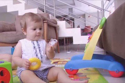 A chupeta atende a uma necessidade natural de sucção dos bebês e crianças pequenas. Em muitos casos, ela contribui provisoriamente para o conforto, reduz o choro e pode até mesmo ser um auxílio para o sono.

 -  (crédito:  Reprodução do Youtube Canal Canal Q Música)