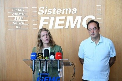 Venda foi conclu&iacute;da com a presen&ccedil;a de Fl&aacute;vio Roscoe, presidente da Fiemg, e de Lu&iacute;sa Barreto, diretora-presidente da Codemge -  (crédito: Fiemg/Divulga&ccedil;&atilde;o)