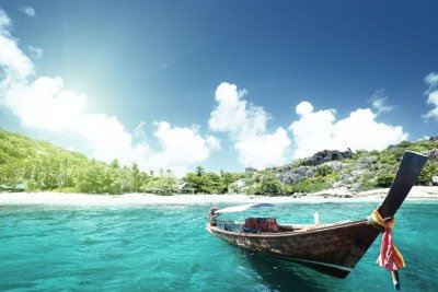 Paisagem paradis&iacute;aca da Tail&acirc;ndia, destino com op&ccedil;&otilde;es para todos os bolsos, como detalhado no planejamento de viagem da mat&eacute;ria. -  (crédito: IakovKalinin de Getty Images Pro)