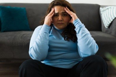 A ang&uacute;stia e os pensamentos intrusivos s&atilde;o caracter&iacute;sticas do TOC, um transtorno mental que afeta a qualidade de vida e exige tratamento. -  (crédito: Antonio_Diaz de Getty Images Signature)