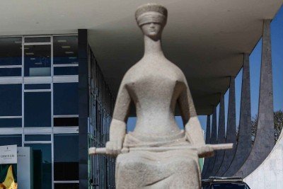 Estátua da Justiça vista em frente ao edifício do Supremo Tribunal Federal (STF) -  (crédito: Gabriela Biló/Folhapress)