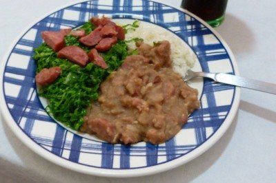 O tutu de feijão já esteve entre os melhores acompanhamentos do mundo em rankings recentes do TasteAtlas, um guia online de gastronomia criado para mapear e divulgar pratos típicos, ingredientes e restaurantes ao redor do mundo.
 -  (crédito: Emerson Pardo wikimedia commons )