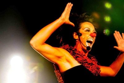 'Manotas musicais', cl&aacute;ssico do repert&oacute;rio do Grupo Trampulim, ser&aacute; atra&ccedil;&atilde;o desta sexta (27/3) &agrave; noite, na Pra&ccedil;a Floriano Peixoto -  (crédito: Andr&eacute; Fossati/divulga&ccedil;&atilde;o)