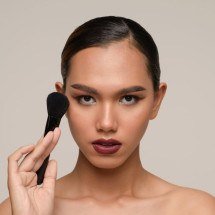 Make: vale a pena investir em um pó para a área dos olhos? - FreePik