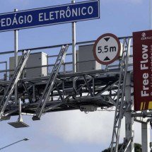 Caloteiro de free flow passou 5 mil vezes por pedágio e pagou só 54 tarifas -  Eduardo Knapp - 10.nov.25/Folhapress