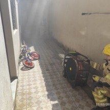Casa pega fogo com crianças dentro na Grande BH  - Divulgação/Corpo de Bombeiros 