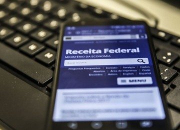 Golpistas se aproveitam da declara&ccedil;&atilde;o do Imposto de Renda, simulando a Receita Federal em golpes online para enganar contribuintes. -  (crédito: Ag&ecirc;ncia Brasil)