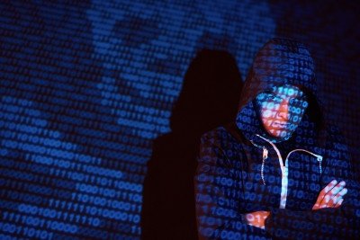 Hackers aproveitam a cadeia de suprimentos digital para realizar ataques em larga escala, visando fornecedores e plataformas. -  (crédito: FreePik)