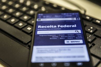 Golpistas se aproveitam da declara&ccedil;&atilde;o do Imposto de Renda, simulando a Receita Federal em golpes online para enganar contribuintes. -  (crédito: Ag&ecirc;ncia Brasil)