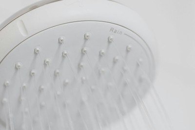 O chuveiro el&eacute;trico &eacute; um dos maiores consumidores de energia em casa; aten&ccedil;&atilde;o aos h&aacute;bitos para reduzir a conta de luz. -  (crédito: Pexels)