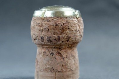 Essenciais para vedar garrafas de vinho, as rolhas evitam que o líquido estrague ou perca seu sabor e aroma, algo que permite um envelhecimento controlado. No entanto, sua função vai muito além disso e pode ajudar em outros locais, inclusive na elaboração de artigos artesanais. -  (crédito: Pixabay )