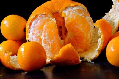 A tangerina é uma das frutas cítricas mais populares do mundo, com sabor doce e aroma inconfundível. Sua casca fácil de retirar e os gomos suculentos a tornam prática para o consumo diário. -  (crédito: Pixabay)