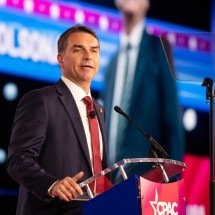 Flávio Bolsonaro: 'Brasil é solução para EUA ter minerais de terras raras' - Leandro Lozada/AFP