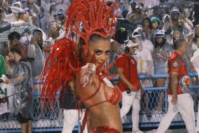 Juliana Paes, 47, vai deixar o posto de rainha de bateria da Unidos do Viradouro, ao qual retornou ap&oacute;s 17 anos para o desfile vitorioso no Carnaval deste ano -  (crédito: Reprodu&ccedil;&atilde;o redes sociais)