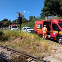 MG: homem é atropelado por trem, tem perna amputada e fica em estado grave - Divulga&ccedil;&atilde;o CBMMG