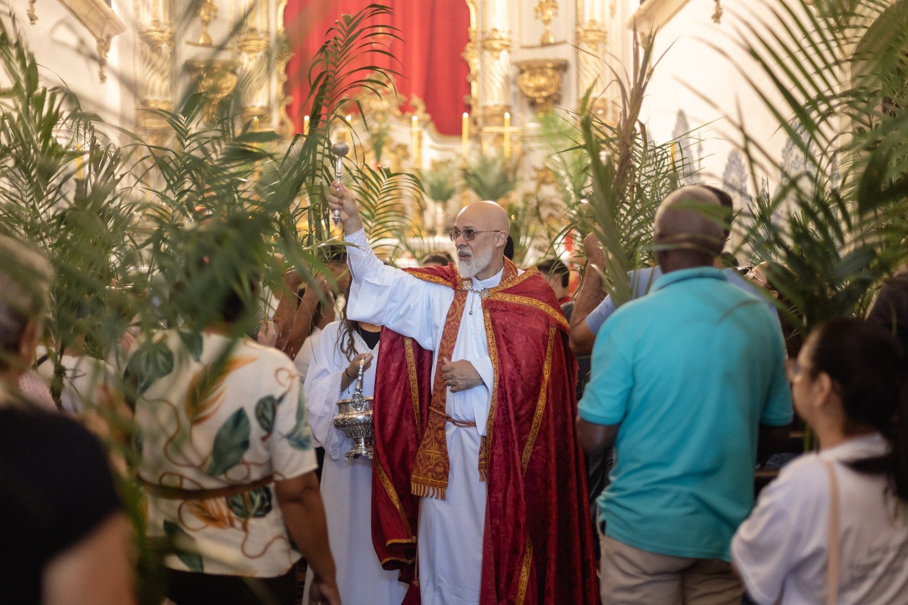 A procissão percorreu as ruas históricas da cidade, saindo da Igreja de Nossa Senhora do Carmo para a Basílica de Nossa Senhora do Pilar, reunindo moradores e visitantes em um ato de fé, tradição e preservação cultural
