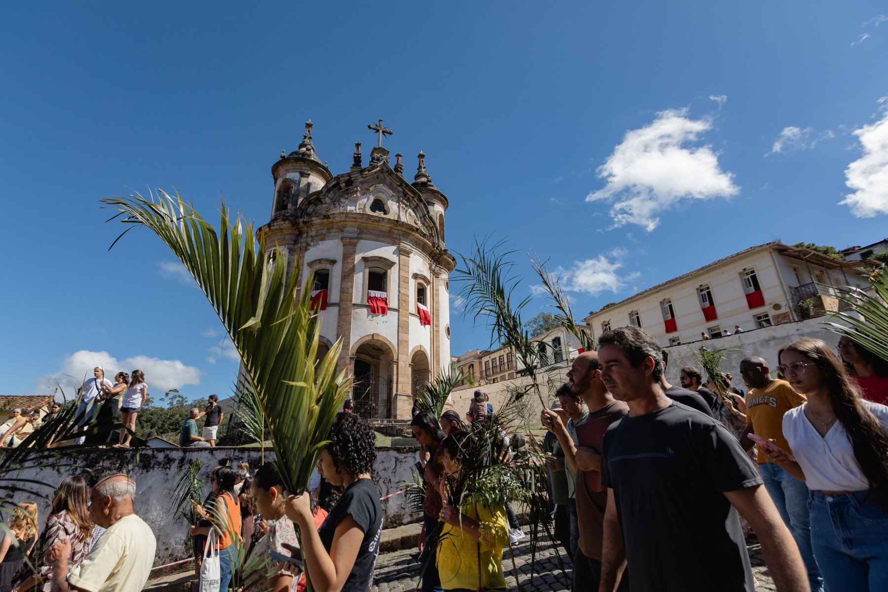 Na manhã deste domingo fiéis participaram da tradicional Procissão o de Ramos em Ouro Preto (MG) 