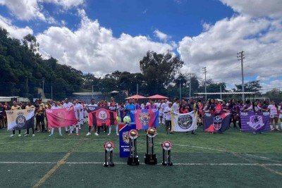 Os entregadores se reuniram neste domingo (29/3) para descontrair em um campeonato de fut-7, com apoio do IFood  -  (crédito: Edesio Ferreira EM/D.A/ Press Brasil)