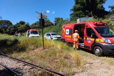 A locomotiva realizava o trajeto entre os munic&iacute;pios de Soledade de Minas e S&atilde;o Louren&ccedil;o, no Sul de Minas, quando o acidente aconteceu, segundo o Corpo de Bombeiros -  (crédito: Divulga&ccedil;&atilde;o CBMMG)