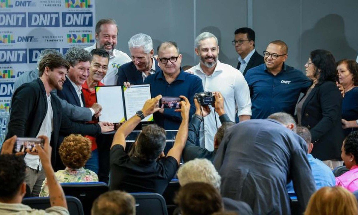 O governo federal assinou junto ao Dnit a ordem de servi&ccedil;o para o in&iacute;cio das obras de duplica&ccedil;&atilde;o da BR-381, em Minas Gerais, em um dos trechos mais cr&iacute;ticos da rodovia na Regi&atilde;o Metropolitana de Belo Horizonte