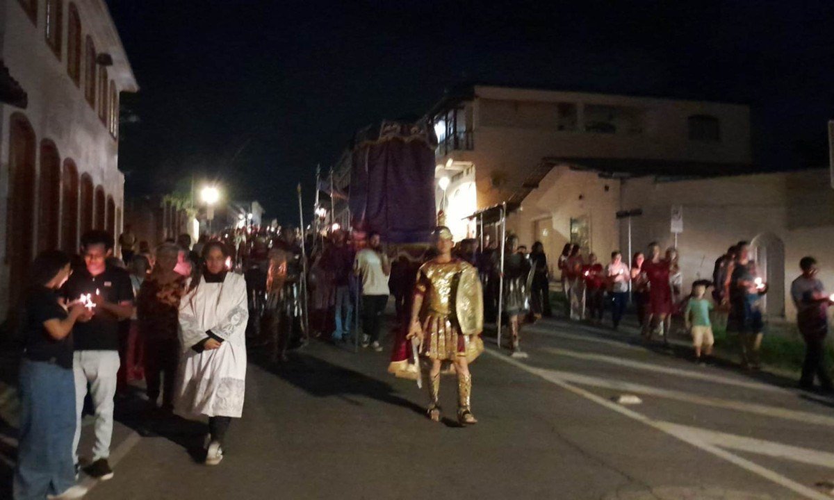 Procissão do Depósito da imagem de Nosso Senhor dos Passos rumo à Capela Nossa Senhora do Carmo em Santa Luzia, Região Metropolitana de BH-Gustavo Werneck/EM/D.A Press