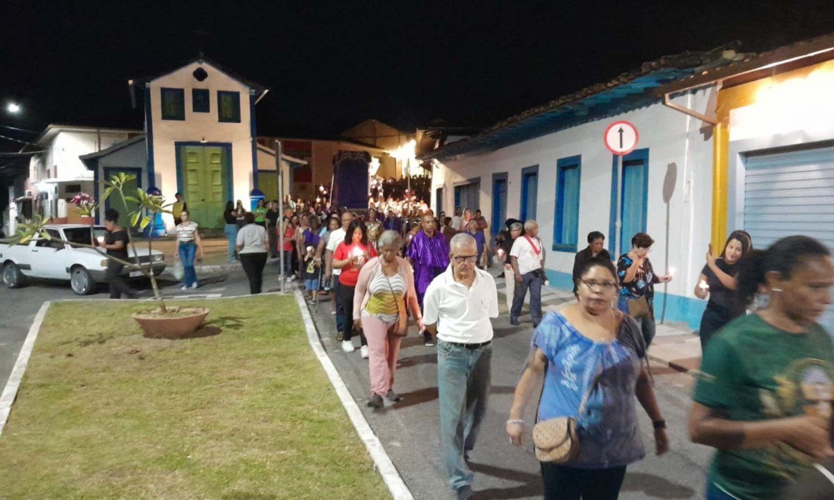 Fiéis acompanham a Procissão do Depósito de Nosso Senhor dos Passos em Santa Luzia-Gustavo Werneck/EM/D.A/Press