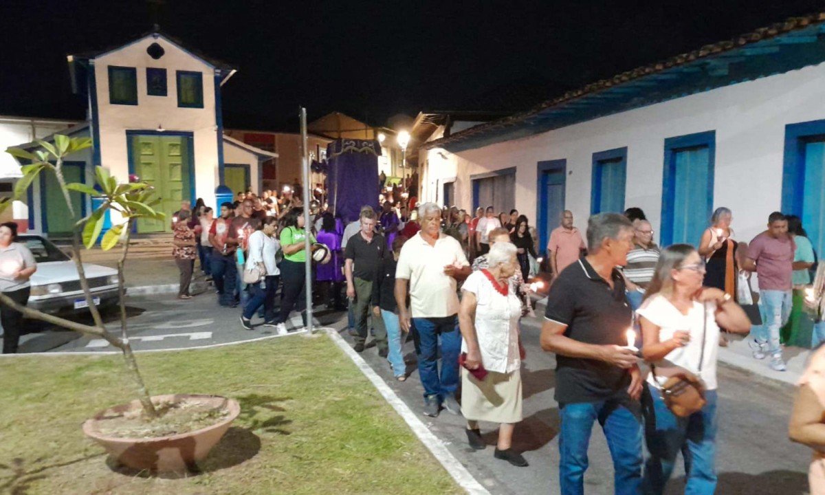 Procissão do Depósito da imagem de Nosso Senhor dos Passos rumo à Capela Nossa Senhora do Carmo em Santa Luzia, Região Metropolitana de BH-Gustavo Werneck/EM/D.A Press