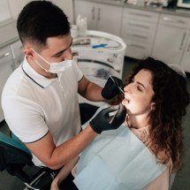 Perdeu ou teve um dente comprometido e não tratou? Isso afeta saúde bucal  - Freepik