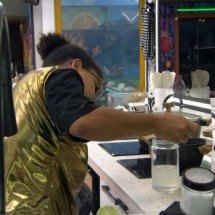 Água do frango pode causar infecção? Os riscos do suco de Milena no BBB - Reprodução/TV Globo