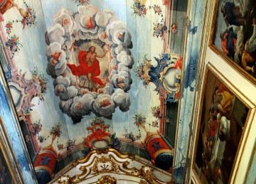 Com a 'Ascensão de Cristo em triunfo' no forro, o conjunto inclui pinturas laterais
 -  (crédito: Jair Amaral/em/d.A Press)