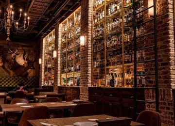 Como o álcool diminui as inibições sociais e prejudica a memória, pode levar a decisões das quais você se arrependerá ou das quais não se lembrará -  (crédito: Richard A. Brooks / AFP)