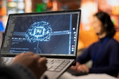 A intelig&ecirc;ncia artificial exige cada vez mais energia, tornando a efici&ecirc;ncia energ&eacute;tica crucial para o avan&ccedil;o da Ind&uacute;stria 5.0. -  (crédito: FreePik)