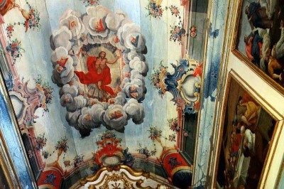 Com a 'Ascensão de Cristo em triunfo' no forro, o conjunto inclui pinturas laterais
 -  (crédito: Jair Amaral/em/d.A Press)