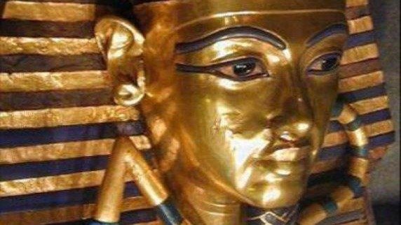 A famosa m&aacute;scara mortu&aacute;ria de Tutanc&acirc;mon, pe&ccedil;a central da tumba cuja abertura gerou a lenda da maldi&ccedil;&atilde;o  -  (crédito: MuseuEgipcio/Divulgacao)