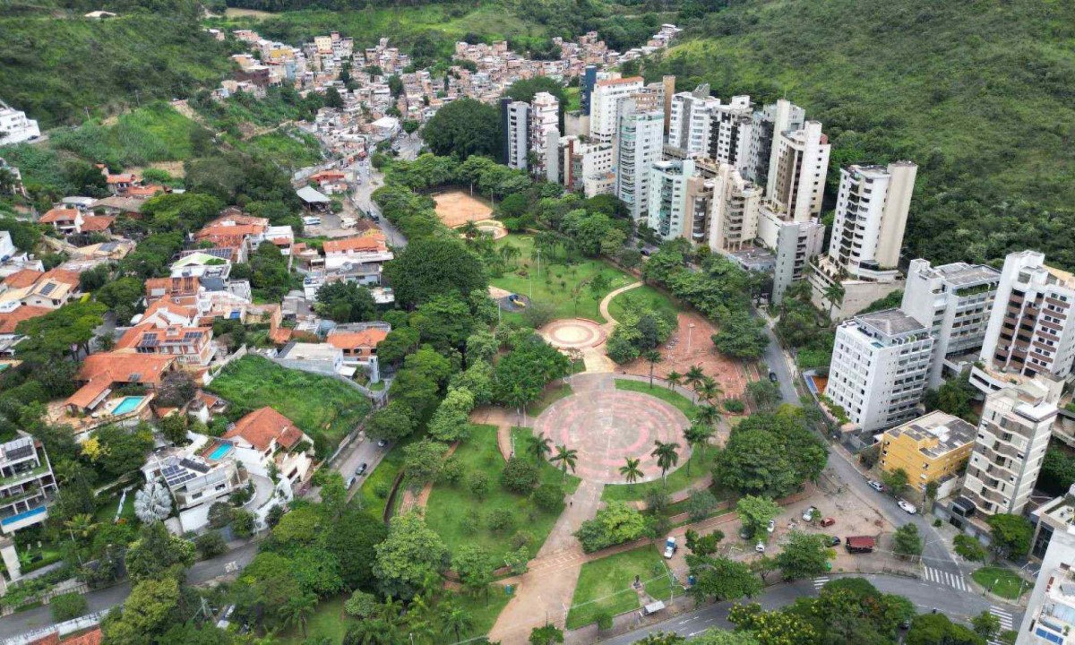 Vista panorâmica da Praça JK, no Bairro Sion, Região Centro-sul de BH - (crédito: Leandro Couri/EM/D.A.Press)