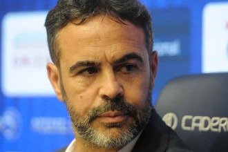 Técnico Artur Jorge comanda a Raposa pela primeira vez, contra o Vitória, hoje, no Mineirão, pelo Brasileiro -  (crédito: Alexandre Guzanshe/EM/D.A. Press)