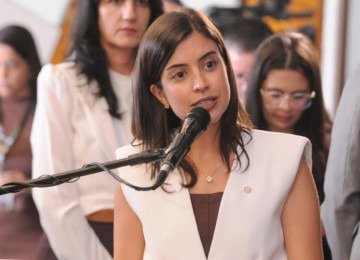 A deputada Tábata Amaral (PSB-SP) apresentou o projeto na quinta-feira (26/3). Na segunda (30), o texto perdeu oito assinaturas -  (crédito: Renato Araújo/Câmara dos Deputados)