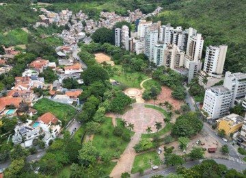 Vista panor&acirc;mica da Pra&ccedil;a JK, no Bairro Sion, Regi&atilde;o Centro-sul de BH -  (crédito: Leandro Couri/EM/D.A.Press)