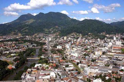 Localizada no norte de Santa Catarina, Jaraguá do Sul se destaca como um dos municípios mais prósperos e seguros do Brasil, equilibrando uma economia industrial forte com qualidade de vida.  -  (crédito:  Divulgação)