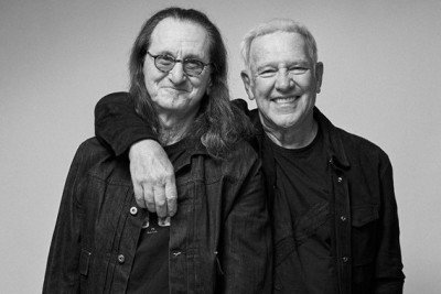 Geddy Lee e Alex Lifeson, do Rush, celebram 50 anos de carreira e a nova turn&ecirc; mundial que passar&aacute; pelo Brasil em 2027 -  (crédito: Divulga&ccedil;&atilde;o)