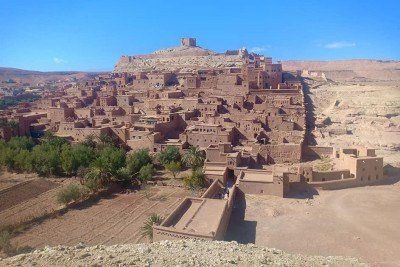 No Norte da África, turistas se encantam com muralhas de barro, vielas estreitas e torres imponentes dos casbás.  Essas cidadelas fortificadas guardam memórias de povos que moldaram culturas milenares. Explorá-las é viajar no tempo, entre tradições, arquitetura e paisagens deslumbrantes. -  (crédito: reprodução/ tripadviser)