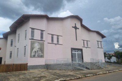 Notebook foi furtado na Igreja de São Pedro Apóstolo, em Montes Claros -  (crédito: Luiz Ribeiro/DA Press)