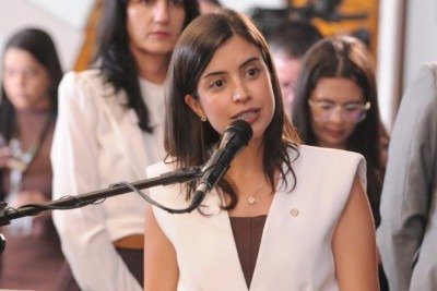 A deputada Tábata Amaral (PSB-SP) apresentou o projeto na quinta-feira (26/3). Na segunda (30), o texto perdeu oito assinaturas -  (crédito: Renato Araújo/Câmara dos Deputados)