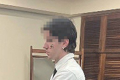 Em fevereiro de 2025, um aluno da Universidade Federal do Rio Grande do Sul, Vinícius Krug de Souza, desenhou uma suástica no rosto para participar de formatura -  (crédito: Reprodução @leonelradde no Instagram)