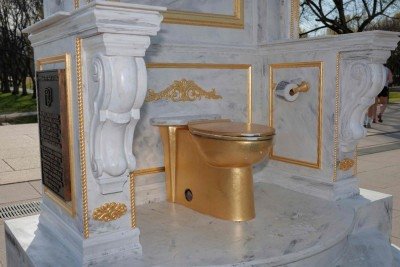 A instalação em 'homenagem' a Trump foi colocada no National Mall -  (crédito: Heather Diehl / GETTY IMAGES NORTH AMERICA / Getty Images via AFP)